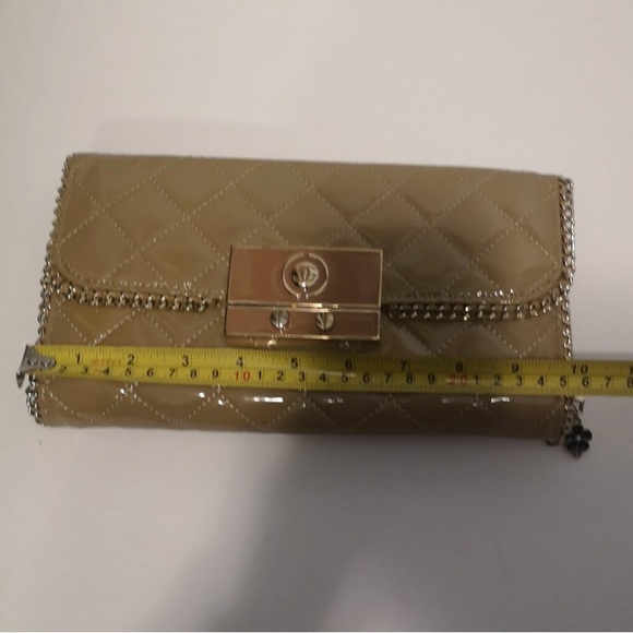 Elegant Gold Quilted Clutch - Picture 7 of 9